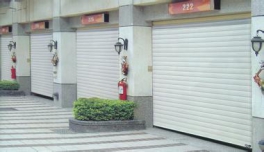 武漢江夏大道澳門山莊別墅鋁合金車庫(kù)門